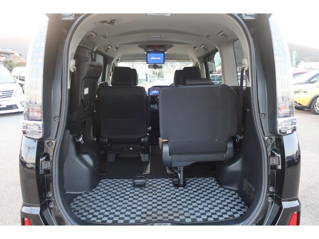 ヴォクシー ＺＳ　両側パワスラ　後席モニター　地デジＴＶ　Ｂｌｕｅｔｏｏｔｈ　バックカメラ　ＤＶＤビデオ　ＥＴＣ　ステアリングスイッチ　リア＆オートエアコン　オートライト　フロントフォグ　スマートキー（42枚目）