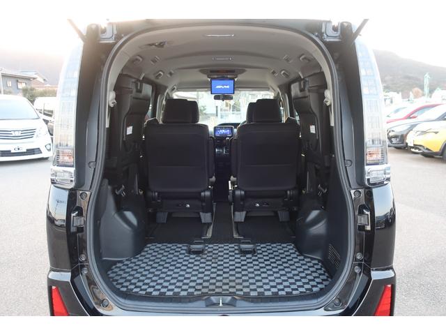 ヴォクシー ＺＳ　両側パワスラ　後席モニター　地デジＴＶ　Ｂｌｕｅｔｏｏｔｈ　バックカメラ　ＤＶＤビデオ　ＥＴＣ　ステアリングスイッチ　リア＆オートエアコン　オートライト　フロントフォグ　スマートキー（43枚目）