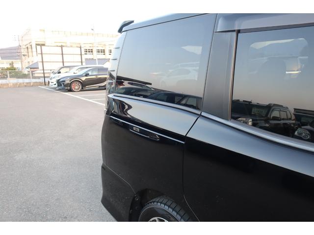 ヴォクシー ＺＳ　両側パワスラ　後席モニター　地デジＴＶ　Ｂｌｕｅｔｏｏｔｈ　バックカメラ　ＤＶＤビデオ　ＥＴＣ　ステアリングスイッチ　リア＆オートエアコン　オートライト　フロントフォグ　スマートキー（57枚目）