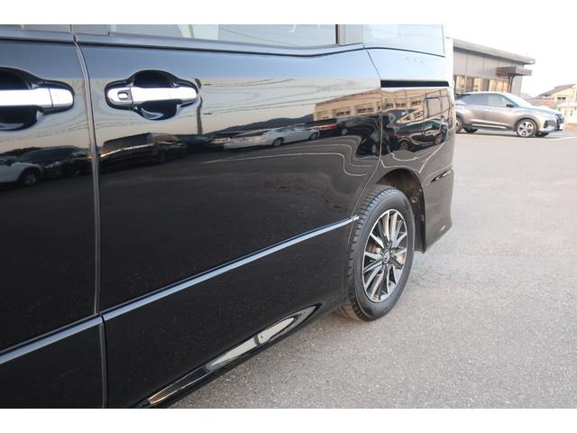 ヴォクシー ＺＳ　両側パワスラ　後席モニター　地デジＴＶ　Ｂｌｕｅｔｏｏｔｈ　バックカメラ　ＤＶＤビデオ　ＥＴＣ　ステアリングスイッチ　リア＆オートエアコン　オートライト　フロントフォグ　スマートキー（66枚目）