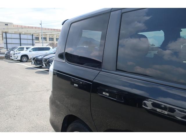 �E���A�t�F���_�[���傫�Ȃւ��݂�ڗ������Ȃ��Y��ł���