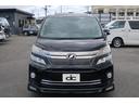 大人気ミニバン車。正面からのフロントマスクは堂々たる風格。