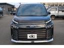 大人気ミニバン車。正面からのフロントマスクは堂々たる風格。