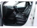 助手席側シートも綺麗で広々。大切な方を乗せてのロングドライブも足を伸ばしてゆったりとくつろいで頂けます。