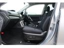 助手席側シートも綺麗で広々。大切な方を乗せてのロングドライブも足を伸ばしてゆったりとくつろいで頂けます。