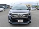 大人気ミニバン車。正面からのフロントマスクは堂々たる風格。