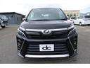 大人気ミニバン車。正面からのフロントマスクは堂々たる風格。