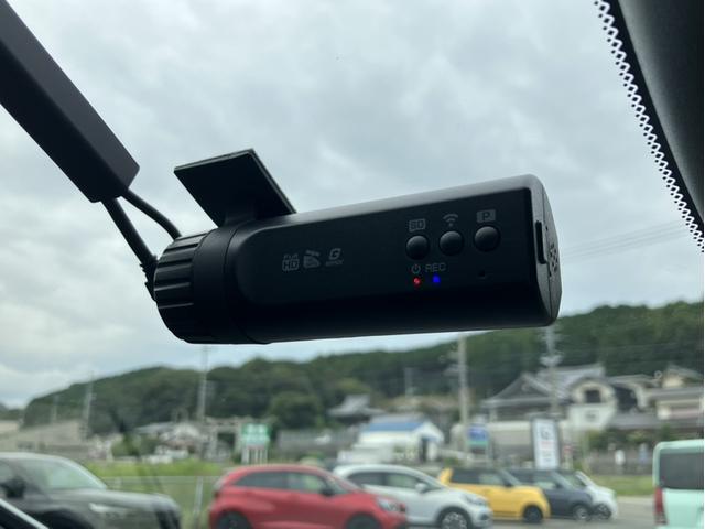 フィット ｅ：ＨＥＶＲＳ　純正８型ナビ／前後ドラレコ／ＥＴＣ／Ｂカメラ／フルセグＴＶ／Ｂｌｕｅｔｏｏｔｈ接続　エアバッグ　ナビ＆ＴＶ　パワーウィンドウ　助手席エアバッグ　Ｄレコ　フルセグテレビ　ＬＥＤヘッドランプ　ＥＴＣ装備（17枚目）