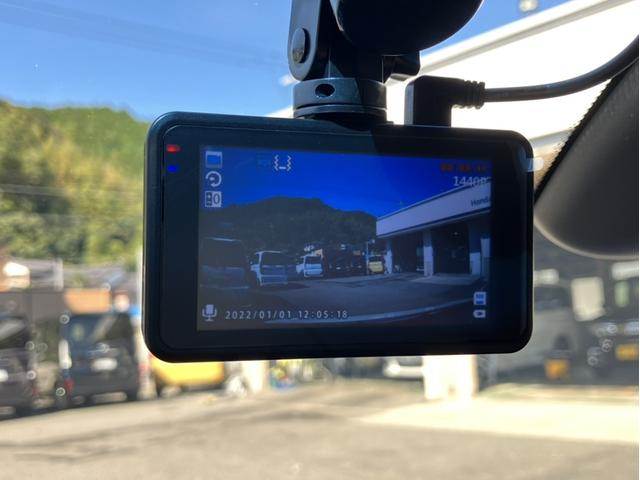 フィット e:HEVホーム 純正8型ナビ/前方ドラレコ/社外15インチAW/LEDヘッドライト/Bカメラ/1オーナー車 前後誤発進抑制機能 クリソナ 助手席エアバッグ 運転席エアバッグ 1オナ アイドリングストップ 禁煙 ABS(18枚目)