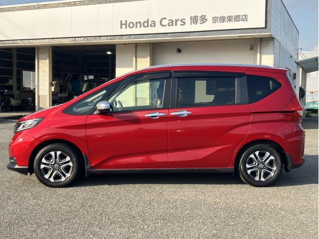 フリード クロスター・ホンダセンシング　Ｇａｔｅｒｓ９型ナビ／前後ドラレコ／両側ＰＳＤ／ＥＴＣ／シートヒーター／半革シート／１オーナー車　両ＰＳＤ　Ｂｌｕｅｔｏｏｔｈオーディオ　ＵＳＢポート　禁煙　地デジ　エアバック　Ｉストップ　ＶＳＡ（6枚目）