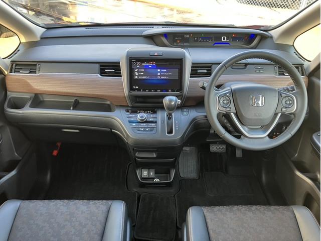 フリード クロスター・ホンダセンシング　Ｇａｔｅｒｓ９型ナビ／前後ドラレコ／両側ＰＳＤ／ＥＴＣ／シートヒーター／半革シート／１オーナー車　両ＰＳＤ　Ｂｌｕｅｔｏｏｔｈオーディオ　ＵＳＢポート　禁煙　地デジ　エアバック　Ｉストップ　ＶＳＡ（10枚目）