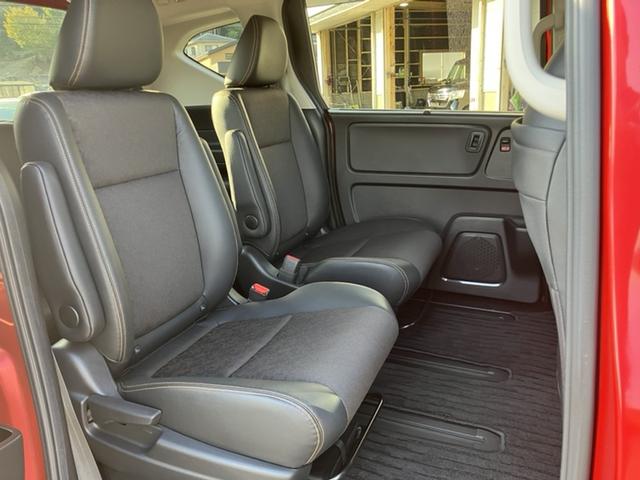 フリード クロスター・ホンダセンシング　Ｇａｔｅｒｓ９型ナビ／前後ドラレコ／両側ＰＳＤ／ＥＴＣ／シートヒーター／半革シート／１オーナー車　両ＰＳＤ　Ｂｌｕｅｔｏｏｔｈオーディオ　ＵＳＢポート　禁煙　地デジ　エアバック　Ｉストップ　ＶＳＡ（12枚目）