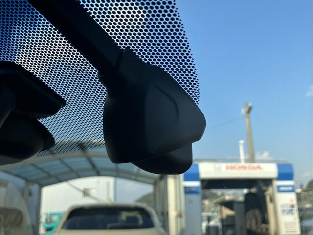 フリード クロスター・ホンダセンシング　Ｇａｔｅｒｓ９型ナビ／前後ドラレコ／両側ＰＳＤ／ＥＴＣ／シートヒーター／半革シート／１オーナー車　両ＰＳＤ　Ｂｌｕｅｔｏｏｔｈオーディオ　ＵＳＢポート　禁煙　地デジ　エアバック　Ｉストップ　ＶＳＡ（18枚目）