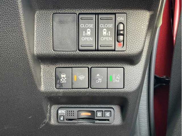 フリード クロスター・ホンダセンシング　Ｇａｔｅｒｓ９型ナビ／前後ドラレコ／両側ＰＳＤ／ＥＴＣ／シートヒーター／半革シート／１オーナー車　両ＰＳＤ　Ｂｌｕｅｔｏｏｔｈオーディオ　ＵＳＢポート　禁煙　地デジ　エアバック　Ｉストップ　ＶＳＡ（23枚目）