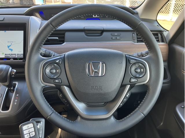 フリード クロスター・ホンダセンシング　Ｇａｔｅｒｓ９型ナビ／前後ドラレコ／両側ＰＳＤ／ＥＴＣ／シートヒーター／半革シート／１オーナー車　両ＰＳＤ　Ｂｌｕｅｔｏｏｔｈオーディオ　ＵＳＢポート　禁煙　地デジ　エアバック　Ｉストップ　ＶＳＡ（24枚目）