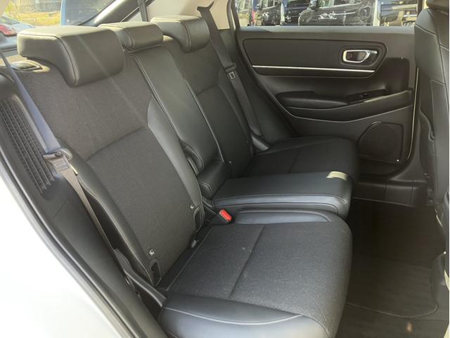 ヴェゼル ｅ：ＨＥＶＺ　Ｇａｔｈｅｒｓ８型ナビ／ＥＴＣ／Ｂカメラ／Ｐセンサー／１オーナー車　衝突回避支援ブレーキ機能　１オナ　スマキ　Ｐトランク　フルオートエアコン　エアバッグ　両席エアバック　Ｒカメ　パワーウィンドウ　禁煙（12枚目）