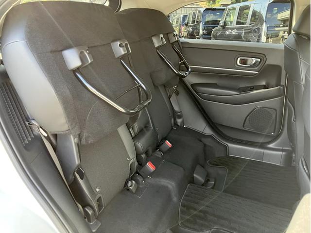 ヴェゼル ｅ：ＨＥＶＺ　Ｇａｔｈｅｒｓ８型ナビ／ＥＴＣ／Ｂカメラ／Ｐセンサー／１オーナー車　衝突回避支援ブレーキ機能　１オナ　スマキ　Ｐトランク　フルオートエアコン　エアバッグ　両席エアバック　Ｒカメ　パワーウィンドウ　禁煙（13枚目）