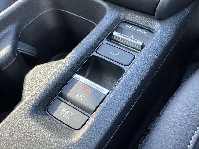 ヴェゼル ｅ：ＨＥＶＺ　Ｇａｔｈｅｒｓ８型ナビ／ＥＴＣ／Ｂカメラ／Ｐセンサー／１オーナー車　衝突回避支援ブレーキ機能　１オナ　スマキ　Ｐトランク　フルオートエアコン　エアバッグ　両席エアバック　Ｒカメ　パワーウィンドウ　禁煙（18枚目）