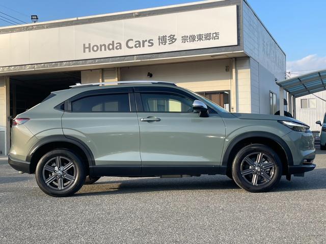 ヴェゼル ｅ：ＨＥＶＸ・ＨｕＮＴパッケージ　Ｈコネクトナビ／３カメドラレコ／ＥＴＣ２．０／Ｂカメラ／ルーフレール／元自社デモカー　盗難防止システム　地デジフルセグ　サイドエアバッグ　クリアランスソナー　横滑り防止機能　スマートキー　禁煙　ＡＢＳ（4枚目）