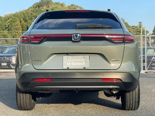 ヴェゼル ｅ：ＨＥＶＸ・ＨｕＮＴパッケージ　Ｈコネクトナビ／３カメドラレコ／ＥＴＣ２．０／Ｂカメラ／ルーフレール／元自社デモカー　盗難防止システム　地デジフルセグ　サイドエアバッグ　クリアランスソナー　横滑り防止機能　スマートキー　禁煙　ＡＢＳ（7枚目）