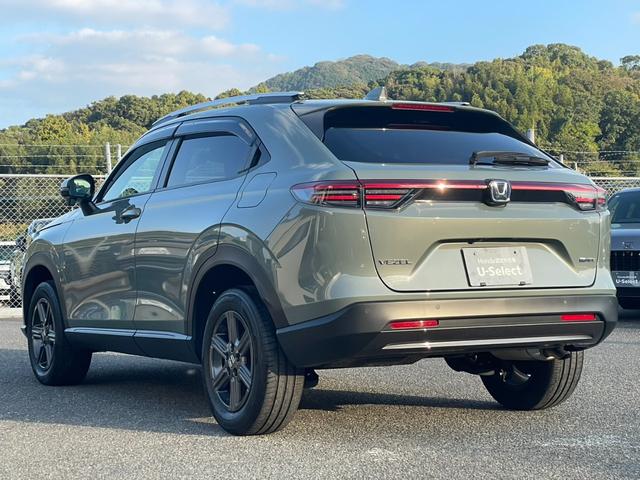 ヴェゼル ｅ：ＨＥＶＸ・ＨｕＮＴパッケージ　Ｈコネクトナビ／３カメドラレコ／ＥＴＣ２．０／Ｂカメラ／ルーフレール／元自社デモカー　盗難防止システム　地デジフルセグ　サイドエアバッグ　クリアランスソナー　横滑り防止機能　スマートキー　禁煙　ＡＢＳ（8枚目）