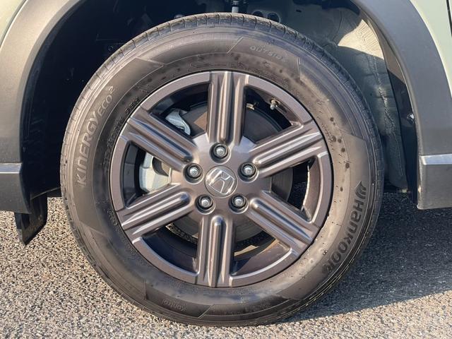 ヴェゼル ｅ：ＨＥＶＸ・ＨｕＮＴパッケージ　Ｈコネクトナビ／３カメドラレコ／ＥＴＣ２．０／Ｂカメラ／ルーフレール／元自社デモカー　盗難防止システム　地デジフルセグ　サイドエアバッグ　クリアランスソナー　横滑り防止機能　スマートキー　禁煙　ＡＢＳ（16枚目）