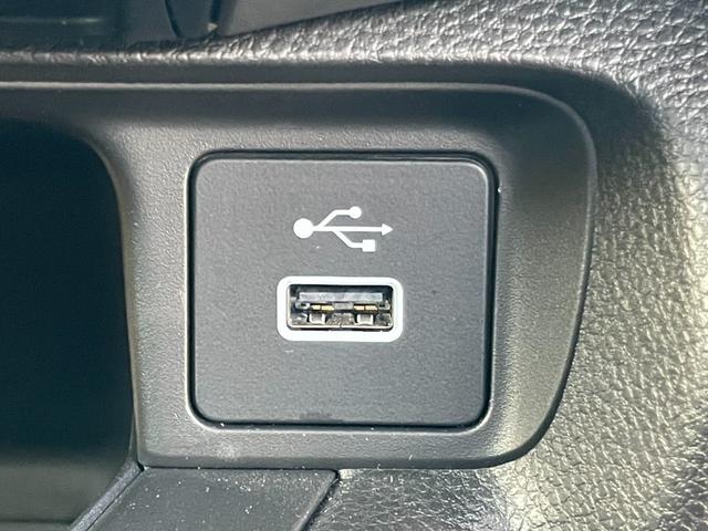 ヴェゼル ｅ：ＨＥＶＸ・ＨｕＮＴパッケージ　Ｈコネクトナビ／３カメドラレコ／ＥＴＣ２．０／Ｂカメラ／ルーフレール／元自社デモカー　盗難防止システム　地デジフルセグ　サイドエアバッグ　クリアランスソナー　横滑り防止機能　スマートキー　禁煙　ＡＢＳ（18枚目）