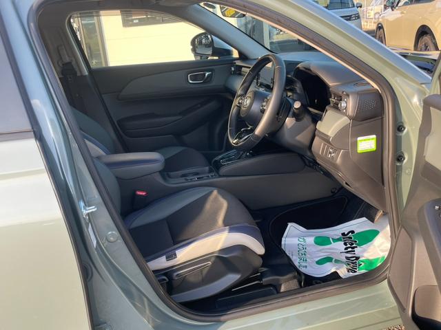 ヴェゼル ｅ：ＨＥＶＸ・ＨｕＮＴパッケージ　Ｈコネクトナビ／３カメドラレコ／ＥＴＣ２．０／Ｂカメラ／ルーフレール／元自社デモカー　盗難防止システム　地デジフルセグ　サイドエアバッグ　クリアランスソナー　横滑り防止機能　スマートキー　禁煙　ＡＢＳ（25枚目）