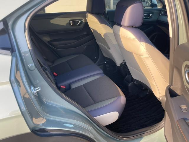 ヴェゼル ｅ：ＨＥＶＸ・ＨｕＮＴパッケージ　Ｈコネクトナビ／３カメドラレコ／ＥＴＣ２．０／Ｂカメラ／ルーフレール／元自社デモカー　盗難防止システム　地デジフルセグ　サイドエアバッグ　クリアランスソナー　横滑り防止機能　スマートキー　禁煙　ＡＢＳ（27枚目）