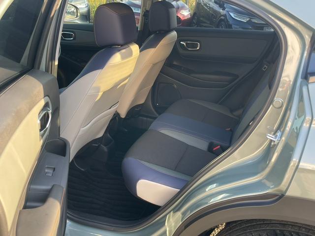 ヴェゼル ｅ：ＨＥＶＸ・ＨｕＮＴパッケージ　Ｈコネクトナビ／３カメドラレコ／ＥＴＣ２．０／Ｂカメラ／ルーフレール／元自社デモカー　盗難防止システム　地デジフルセグ　サイドエアバッグ　クリアランスソナー　横滑り防止機能　スマートキー　禁煙　ＡＢＳ（28枚目）