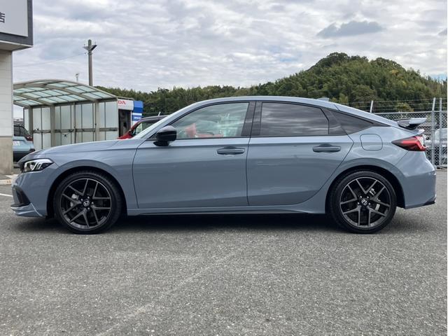 シビック ｅ：ＨＥＶ　Ｈコネクトナビ／Ｆロアスカート／Ｒスポイラー／ブラックエンブレム／３カメドラレコ／ＢＯＳＥサウンド／ＥＴＣ２．０／Ｐシート／Ｐセンサー　盗難防止システム　クリアランスソナー　オートクルーズコントロール（6枚目）