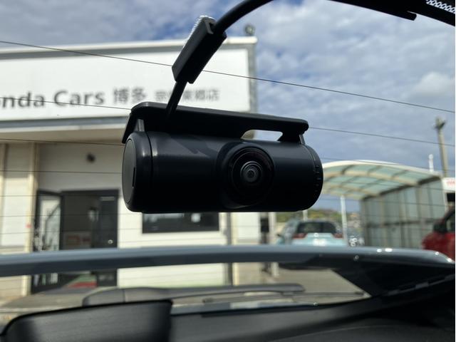 シビック ｅ：ＨＥＶ　Ｈコネクトナビ／Ｆロアスカート／Ｒスポイラー／ブラックエンブレム／３カメドラレコ／ＢＯＳＥサウンド／ＥＴＣ２．０／Ｐシート／Ｐセンサー　盗難防止システム　クリアランスソナー　オートクルーズコントロール（19枚目）