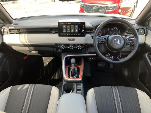 ヴェゼル ｅ：ＨＥＶＰＬａＹ　Ｈコネクトナビ／ムーンルーフ／ＢＳＭ／ＥＴＣ２．０／Ｂカメラ／Ｐセンサー／シートヒーター／１オーナー車　衝突被害軽減ブレーキ　カーテンエアバッグ　盗難防止装置　アイドルストップ　ＡＢＳ　ＥＳＣ　禁煙（10枚目）