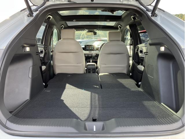 ヴェゼル ｅ：ＨＥＶＰＬａＹ　Ｈコネクトナビ／ムーンルーフ／ＢＳＭ／ＥＴＣ２．０／Ｂカメラ／Ｐセンサー／シートヒーター／１オーナー車　衝突被害軽減ブレーキ　カーテンエアバッグ　盗難防止装置　アイドルストップ　ＡＢＳ　ＥＳＣ　禁煙（15枚目）