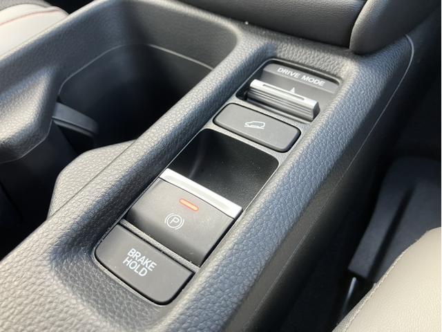 ヴェゼル ｅ：ＨＥＶＰＬａＹ　Ｈコネクトナビ／ムーンルーフ／ＢＳＭ／ＥＴＣ２．０／Ｂカメラ／Ｐセンサー／シートヒーター／１オーナー車　衝突被害軽減ブレーキ　カーテンエアバッグ　盗難防止装置　アイドルストップ　ＡＢＳ　ＥＳＣ　禁煙（19枚目）