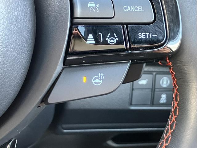 ヴェゼル ｅ：ＨＥＶＰＬａＹ　Ｈコネクトナビ／ムーンルーフ／ＢＳＭ／ＥＴＣ２．０／Ｂカメラ／Ｐセンサー／シートヒーター／１オーナー車　衝突被害軽減ブレーキ　カーテンエアバッグ　盗難防止装置　アイドルストップ　ＡＢＳ　ＥＳＣ　禁煙（27枚目）