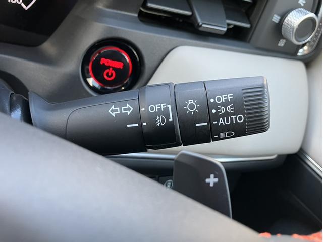 ヴェゼル ｅ：ＨＥＶＰＬａＹ　Ｈコネクトナビ／ムーンルーフ／ＢＳＭ／ＥＴＣ２．０／Ｂカメラ／Ｐセンサー／シートヒーター／１オーナー車　衝突被害軽減ブレーキ　カーテンエアバッグ　盗難防止装置　アイドルストップ　ＡＢＳ　ＥＳＣ　禁煙（28枚目）