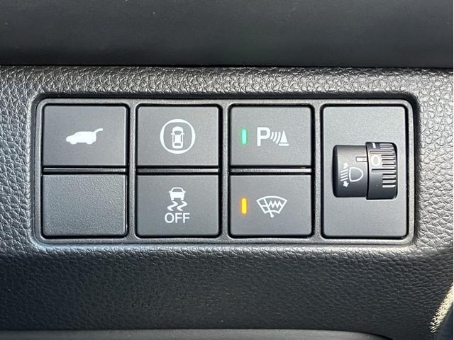 ヴェゼル ｅ：ＨＥＶＰＬａＹ　Ｈコネクトナビ／ムーンルーフ／ＢＳＭ／ＥＴＣ２．０／Ｂカメラ／Ｐセンサー／シートヒーター／１オーナー車　衝突被害軽減ブレーキ　カーテンエアバッグ　盗難防止装置　アイドルストップ　ＡＢＳ　ＥＳＣ　禁煙（30枚目）