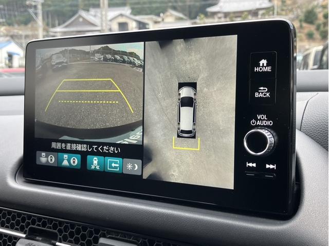 ���}���`�r���[�J�����V�X�e�����t�����g�E���A�E���E�h�A�~���[���̃J�������瓾�������R���s���[�^�[����́B�܂�ŏ�󂩂猩���낵���悤�ɘH�ʂ��f���o���A�󋵂ɉ������f�����i�r��ʂɕ\�����܂��B