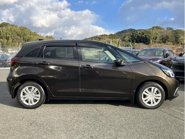 フィット ホーム　純正７型ナビ／前後ドラレコ／ＬＥＤヘッドライト／Ｂカメラ／Ｐセンサー／１オーナー車　衝突軽減ブレーキ　レーンキープアシスト　ＢＴ　禁煙車　電動格納ドアミラー　ワンオーナー　リアカメ　ＬＥＤライト（5枚目）