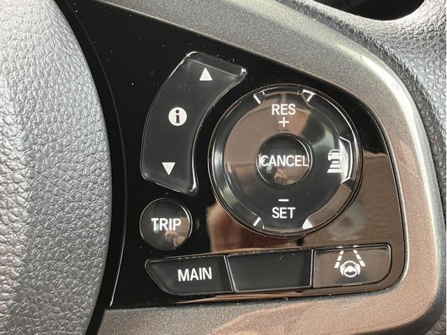 �X�C�b�`����ň�葬�x�ɑ��s�𐧌�B�����A�����̏��Ȃ��������H�Ȃǂł̉^�]�������K�ɂ���N���[�Y�R���g���[���𑕔��B