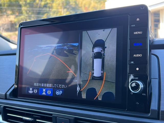 ���}���`�r���[�J�����V�X�e�����t�����g�E���A�E���E�h�A�~���[���̃J�������瓾�������R���s���[�^�[����́B�܂�ŏ�󂩂猩���낵���悤�ɘH�ʂ��f���o���A�󋵂ɉ������f�����i�r��ʂɕ\�����܂��B