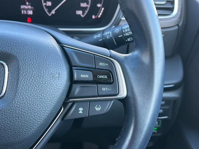 �X�C�b�`����ň�葬�x�ɑ��s�𐧌�B�����A�����̏��Ȃ��������H�Ȃǂł̉^�]�������K�ɂ���N���[�Y�R���g���[���𑕔��B