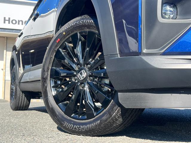 ����Ƀu���b�N�X�^�C����p�A���~�z�C�[�����J�b�R�悳�����o��