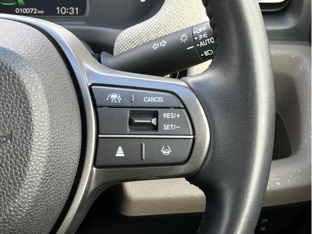 �X�C�b�`����ň�葬�x�ɑ��s�𐧌�B�����A�����̏��Ȃ��������H�Ȃǂł̉^�]�������K�ɂ���N���[�Y�R���g���[���𑕔��B