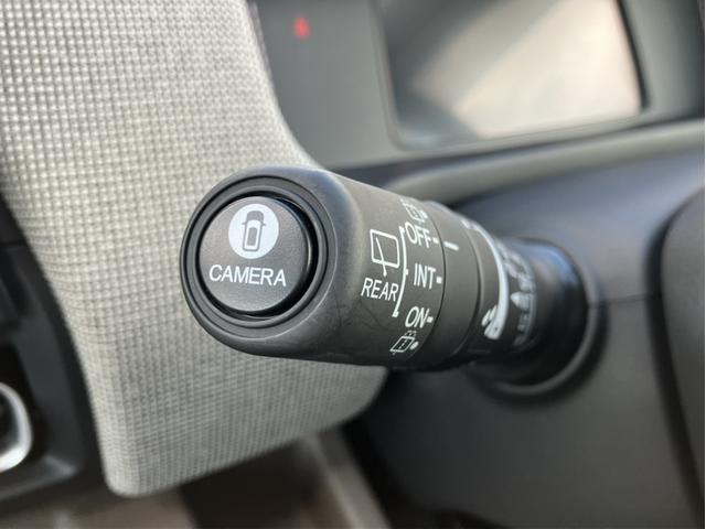 ���}���`�r���[�J�����V�X�e�����t�����g�E���A�E���E�h�A�~���[���̃J�������瓾�������R���s���[�^�[����́B�܂�ŏ�󂩂猩���낵���悤�ɘH�ʂ��f���o���A�󋵂ɉ������f�����i�r��ʂɕ\�����܂��B