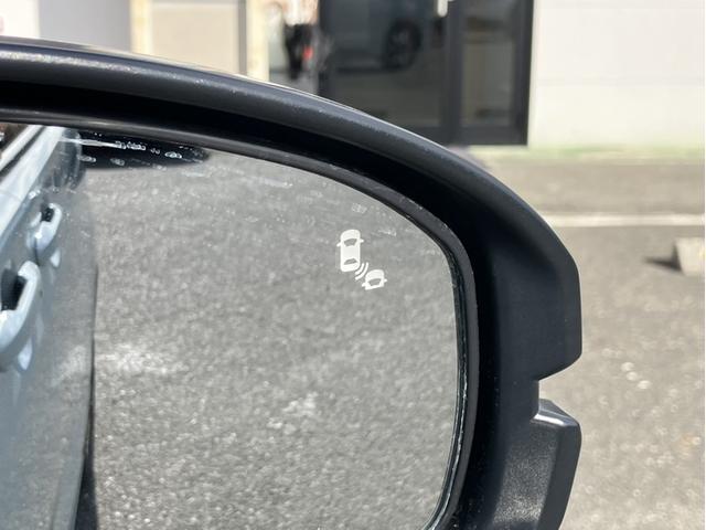 �u���C���h�X�|�b�g�C���t�H���[�V�������ځ��΂ߌ�납��̎ԗ��ڋ߂�m�点�A�Ԑ��ύX�Ȃǂ��X���[�Y�Ɂ�