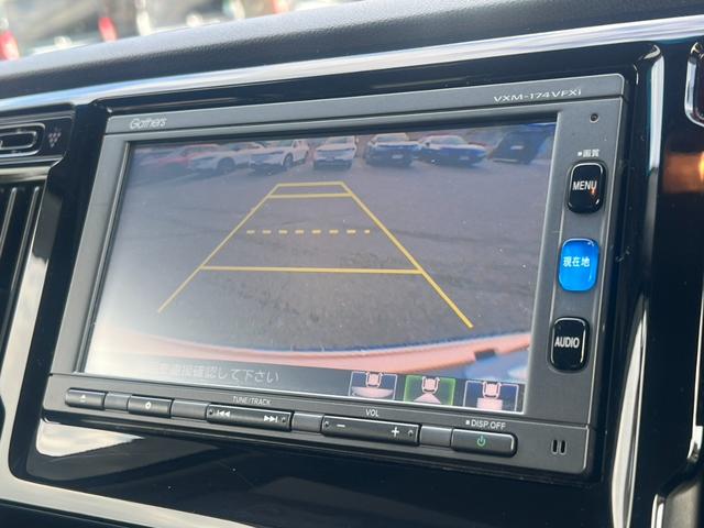 �o�b�N���j�^�[�����B��ʂɂČ���̊m�F���s����̂ŁA�o�b�N���Ԃ�Ԍɓ���̍ۂɂ͏d�󂵂܂��B�Ԃ̉^�]�Ɋ���Ȃ����ł����S�̃K�C�h���C���\���@�\�t�B