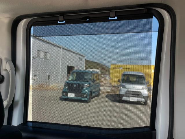 ���A���K���X�ɂ͓��˂������炰�郍�[���T���V�F�[�h�t����