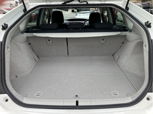 プリウス Ｓ　純正７型フルセグナビ／Ｂカメラ／ＥＴＣ／ＨＩＤヘッドライト　スマートＫＥＹ　前席パワーウィンドウ　ＶＳＣ　ダブルエアバック　禁煙　ナビＴＶ　フルセグテレビ　キーレスエントリー　ＤＶＤ視聴可能　エアＢ（14枚目）